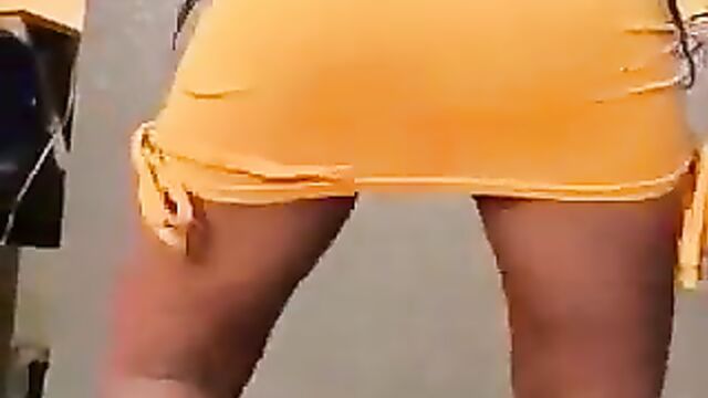 Pussy Exposed In Public As African Girl Shows Off Her Toto During Dancing Competition