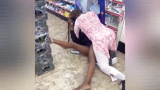 Pussy Exposed In Public As 2 Black Women Get Caught Fighting In A Store - 4 image