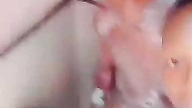 2 Ghanaian SHS Students Bathroom Sex Tape