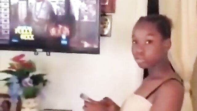 He caught his daughter NAKED in the house with 2 boys - 1 image