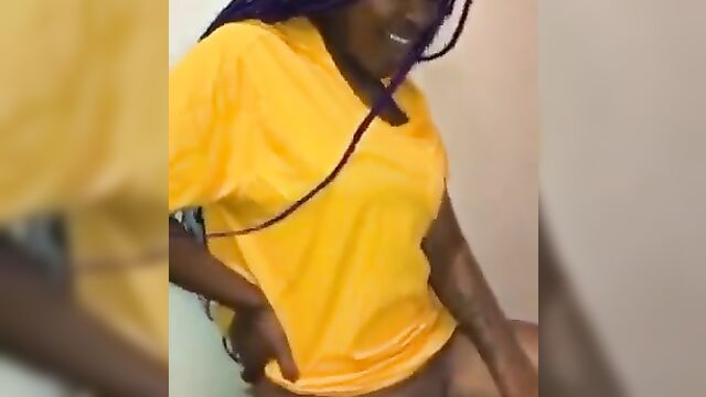 African Husband Eating Wife’s Pussy - 2 image