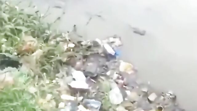 Two Nigerian Girls Fighting In A Dirty Pond Over A Boyfriend In Public - 5 image