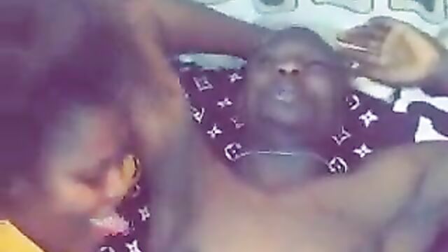 Video Of Nigerian Girl Licking And Sucking Her Boyfriend’s Nipples - 3 image