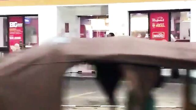 Woman Strips Naked And Runs Mad In Public In Lagos