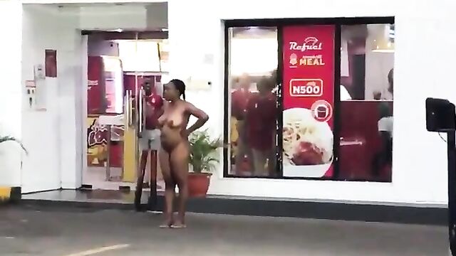 Woman Strips Naked And Runs Mad In Public In Lagos - 3 image
