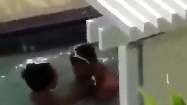 Guy caught having sex and sucking toto of girlfriend with big nyash in the pool in public - 1 image