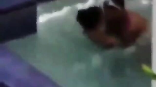 Guy caught having sex and sucking toto of girlfriend with big nyash in the pool in public - 3 image