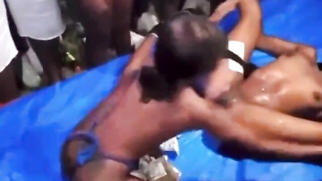 Toto Exposed In Public As 2 Naked Strippers Eat Pussy To Entertain Guests At A Club For Money - 3 image