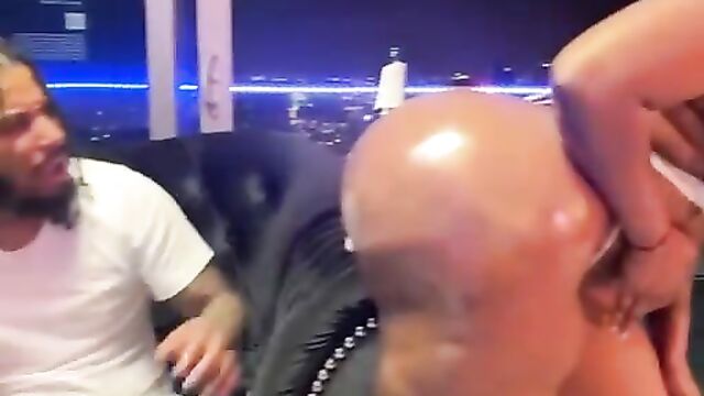 Big ass side chick serves boyfriend a bottle of wine between her booty cheeks! - 4 image