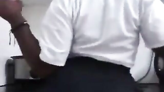 SHS student caught showing her ass and toto - 1 image