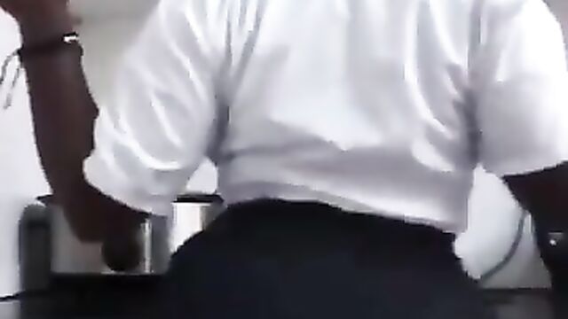 SHS student caught showing her ass and toto - 2 image