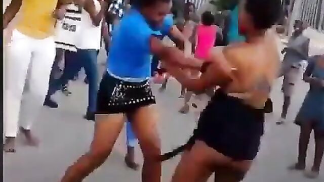 Breasts pop out as 2 African street girls fight over boyfriend in public