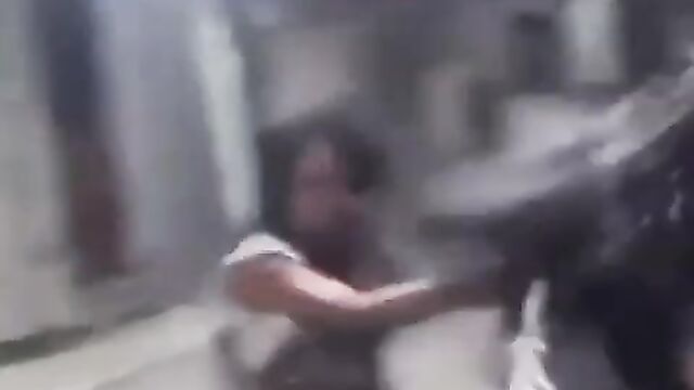 Dog exposes girl’s ass in public as she fights her boyfriend’s side chick on the street - 4 image