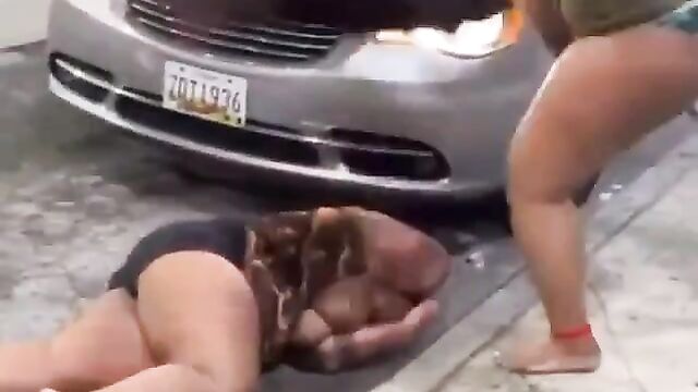 Big breasts and ass pop out as BBW chick gets beaten in public for fucking another girl’s boyfriend - 4 image