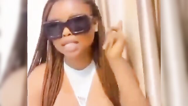 Nigerian sexy slut with big breasts caught showing her breasts to her fans on camera - 2 image