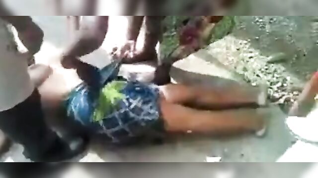 Ebony woman faints while fighting naked - 4 image
