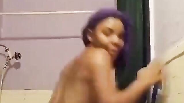 Runs girl caught twerking with her naked butt for a Yahoo Boy - 5 image