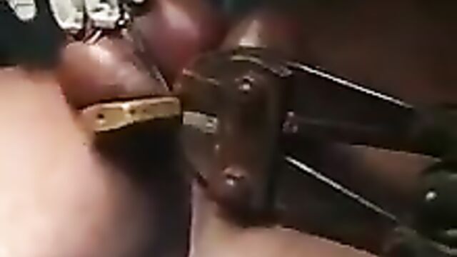 Woman padlocks boyfriend’s dick for cheating on her - 4 image