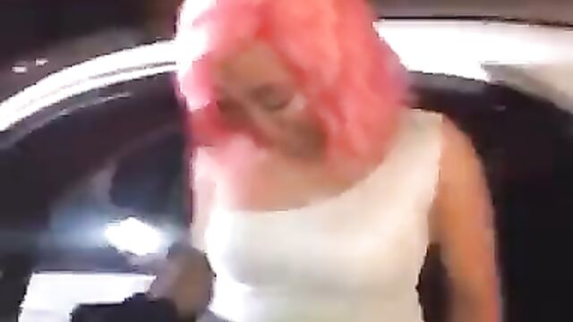 Lady arrives at an event showing pussy