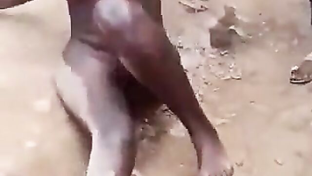 Woman strips daughter naked in public for allegedly having a boyfriend! - 4 image