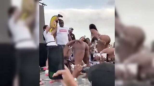 Immediately whore stripped naked, she won! - 4 image