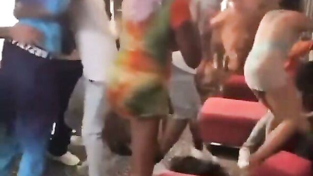 Boobs out, as woman’s hair gets pulled out during fight