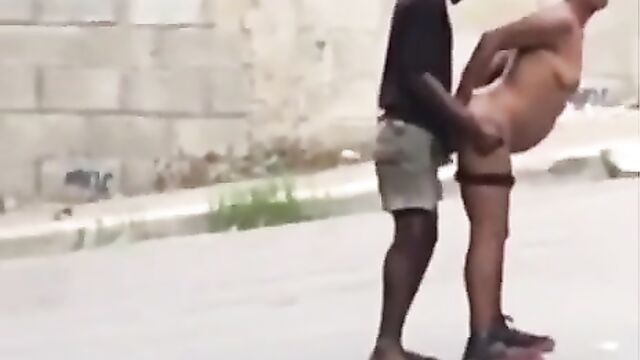 Naked mad couple caught having sex on the road in public in broad daylight - 4 image