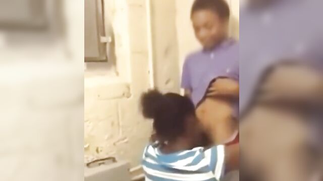 College student caught giving boyfriend blowjob in the toilet - 4 image