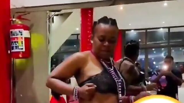 Zodwa Wabantu dancing without panties in public, showing ass and pussy - 4 image