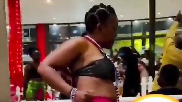 Zodwa Wabantu dancing without panties in public, showing ass and pussy - 5 image