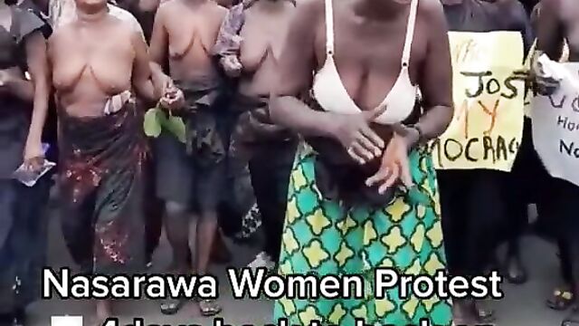 Hausa Nigerian women strip naked in public to protest election rigging – Part 2 - 4 image