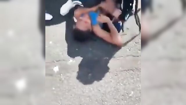 Boobs out as black whore beats up white girl in public - 3 image