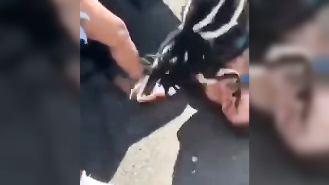 Boobs out as black whore beats up white girl in public - 5 image
