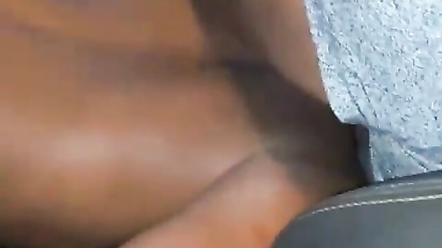 Naked Mzansi girl giving blow job on a car ride - 5 image