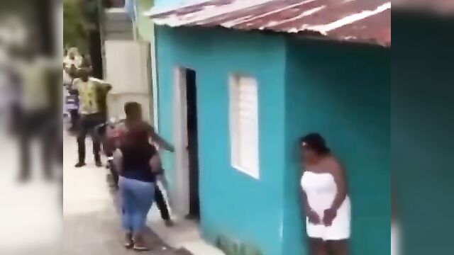 Mistress escapes as man gets caught cheating - 1 image