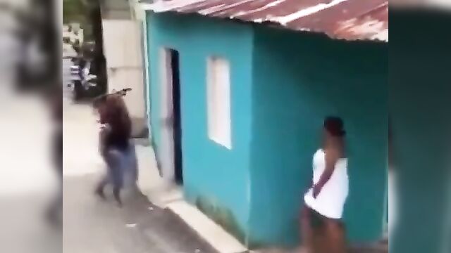 Mistress escapes as man gets caught cheating - 4 image