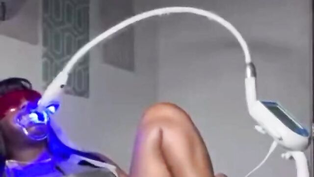 Woman caught fingering herself in dentist’s office - 1 image