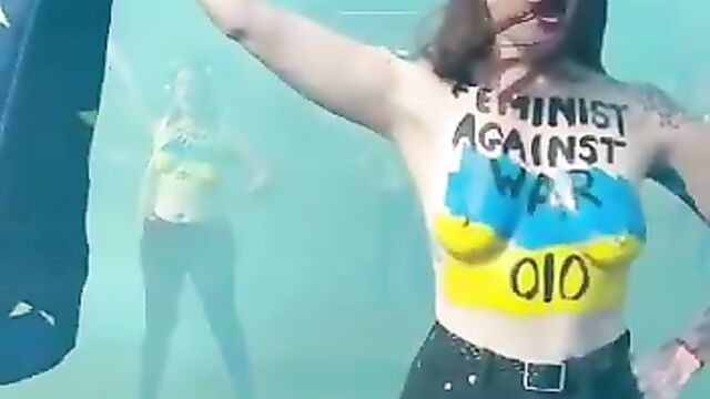 Feminists protest topless against Russia’s invasion of Ukraine - 1 image