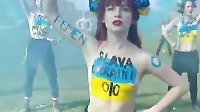 Feminists protest topless against Russia’s invasion of Ukraine - 4 image