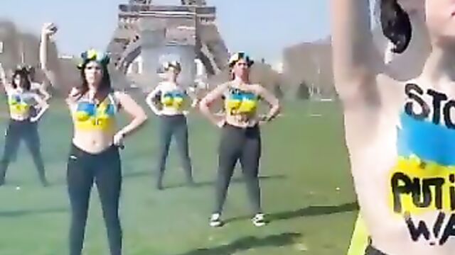 Feminists protest topless against Russia’s invasion of Ukraine - 5 image
