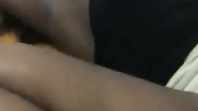 Lady starts speaking in tongues as her boyfriend gives her head - 1 image