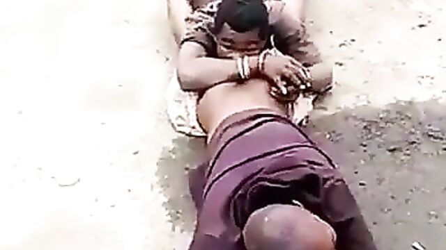 Armed robbers forced to suck each other’s butt in public - 3 image
