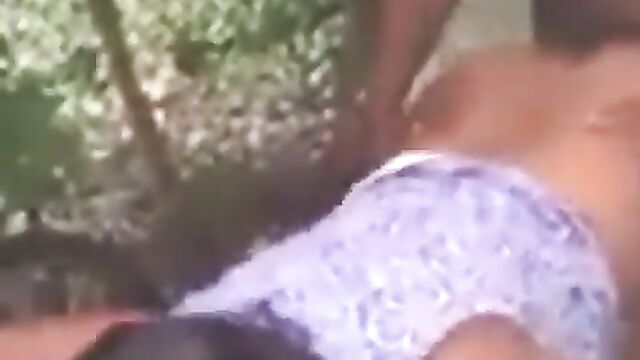 Woman talks shit while bonking in public - 1 image