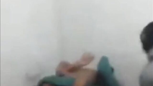 Woman caught her sister naked in bed with her husband and beat her - 4 image