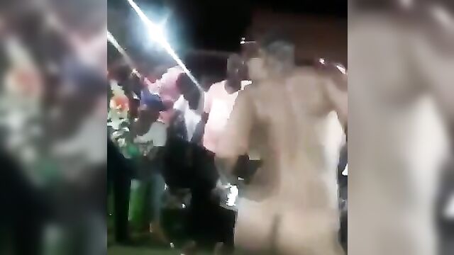 Busty milf dancing naked at a nightclub - 4 image