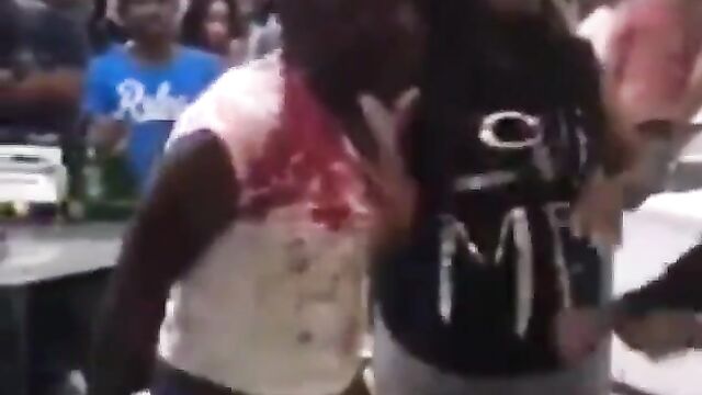 Wife beats husband in public after she caught him cheating with his side chick - 5 image