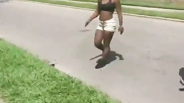 Small stature lady beats the hell out of her big size opponent - 5 image