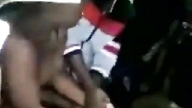 Nigerian prostitutes fighting in public - 4 image