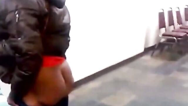 Lady allegedly on drugs showing her ass in public - 4 image