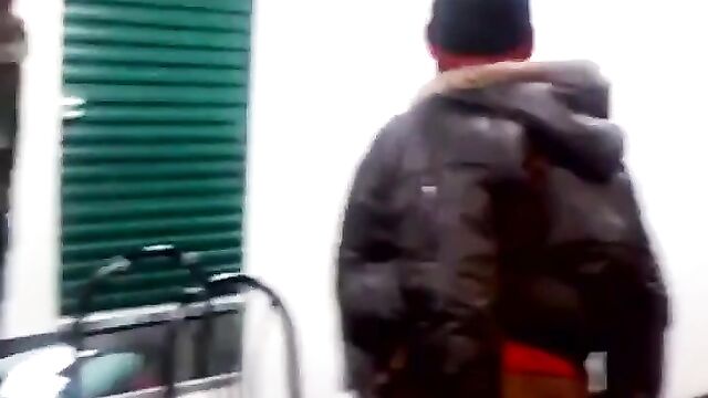 Lady allegedly on drugs showing her ass in public - 5 image